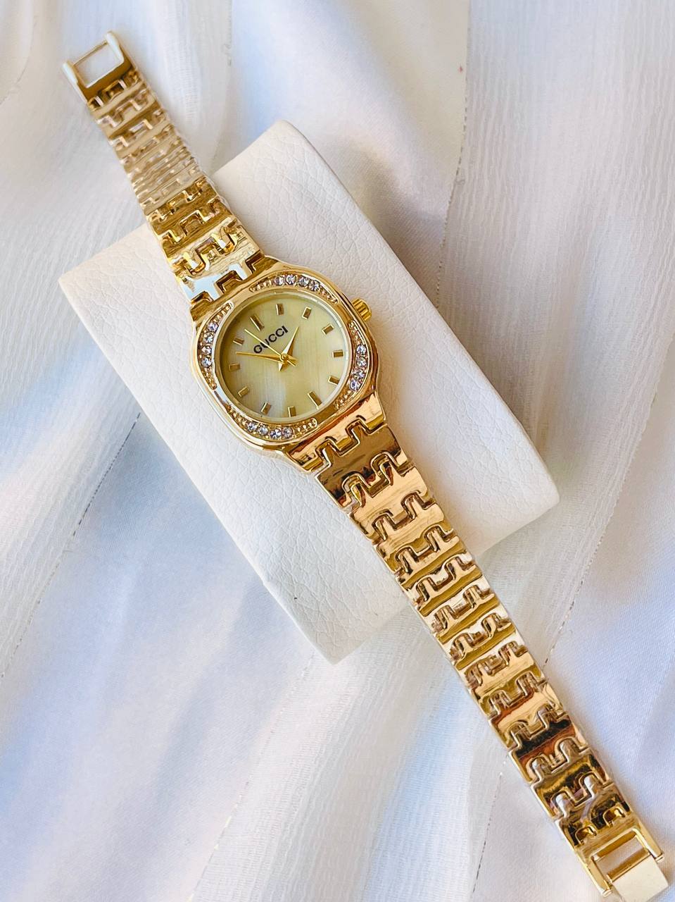 ساعة جوتشي نسائية مرصعة - Gucci Watch