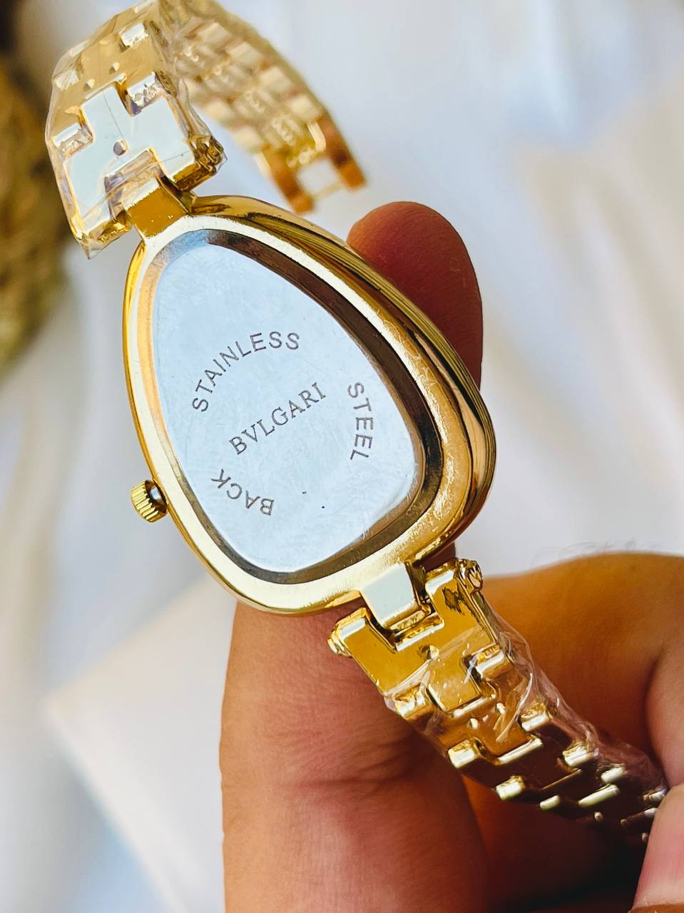 ساعة بفلغاري نسائية بيضاوية مرصعة - Bvlgari Watch