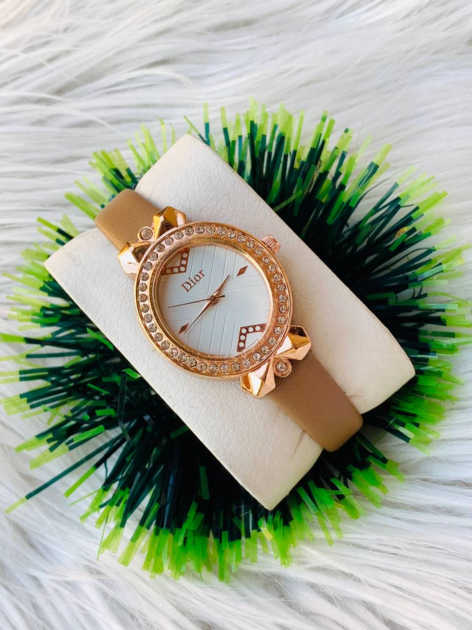 ساعة ديور نسائية بسير جلد مرصعة - Dior Watch