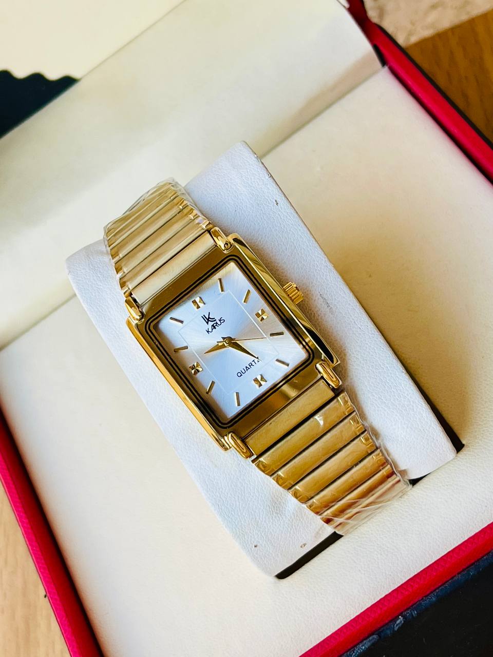 ساعة كاروس ذهبية كلاسيك - Karus Classic Gold Watch